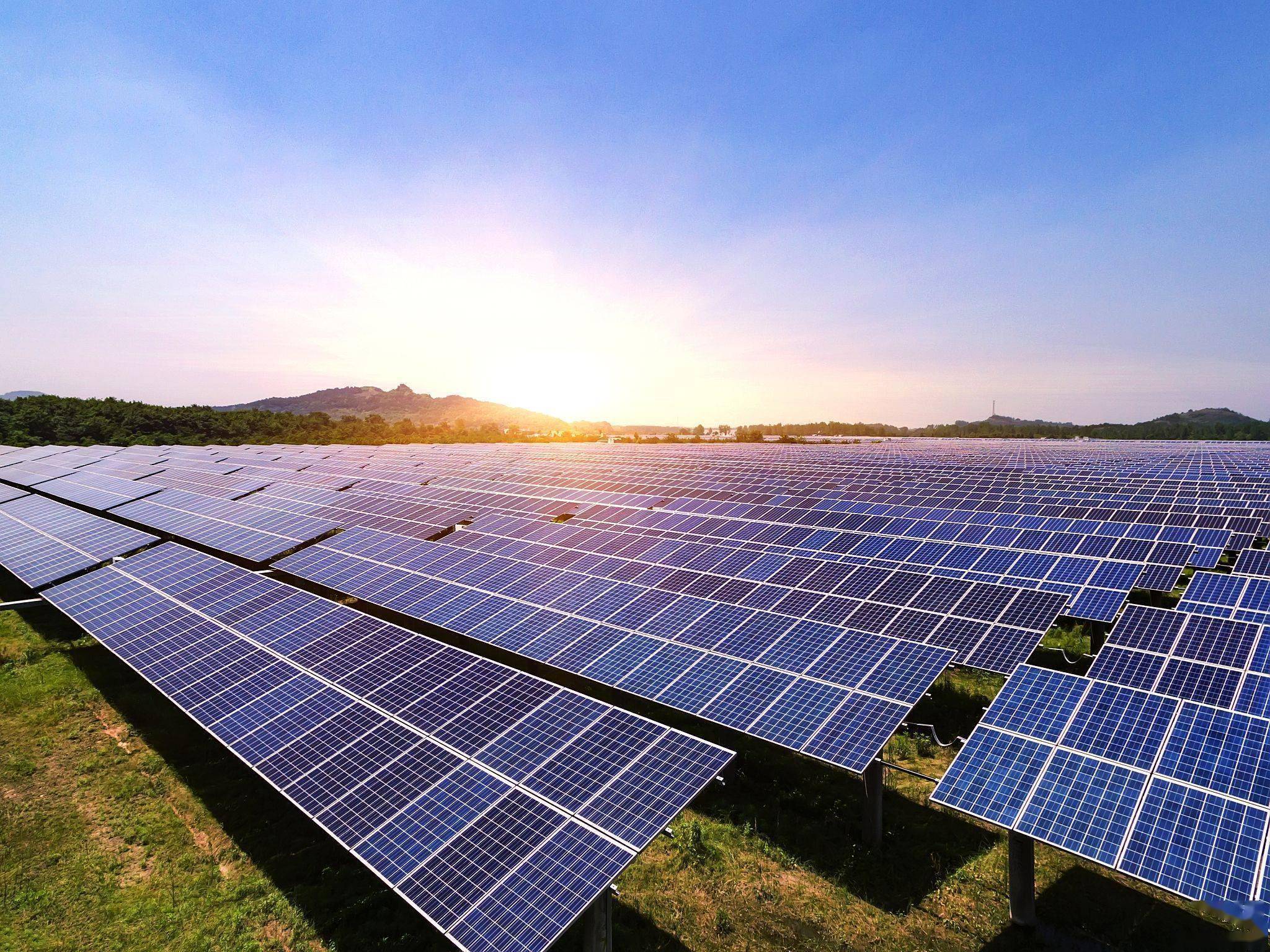 光伏行业深陷“内卷”泥沼 产能过剩五折甩货，同质化竞争催生价格血战